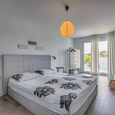 La Perla Villa *