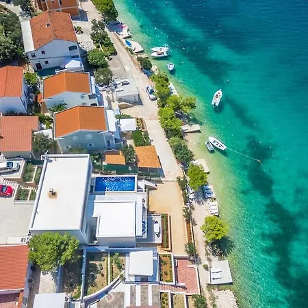 La Perla Villa *